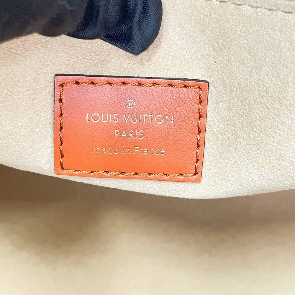 Louis Vuitton Onthego MM Tri-Color Leather Tote Bag - Picture 7 of 12